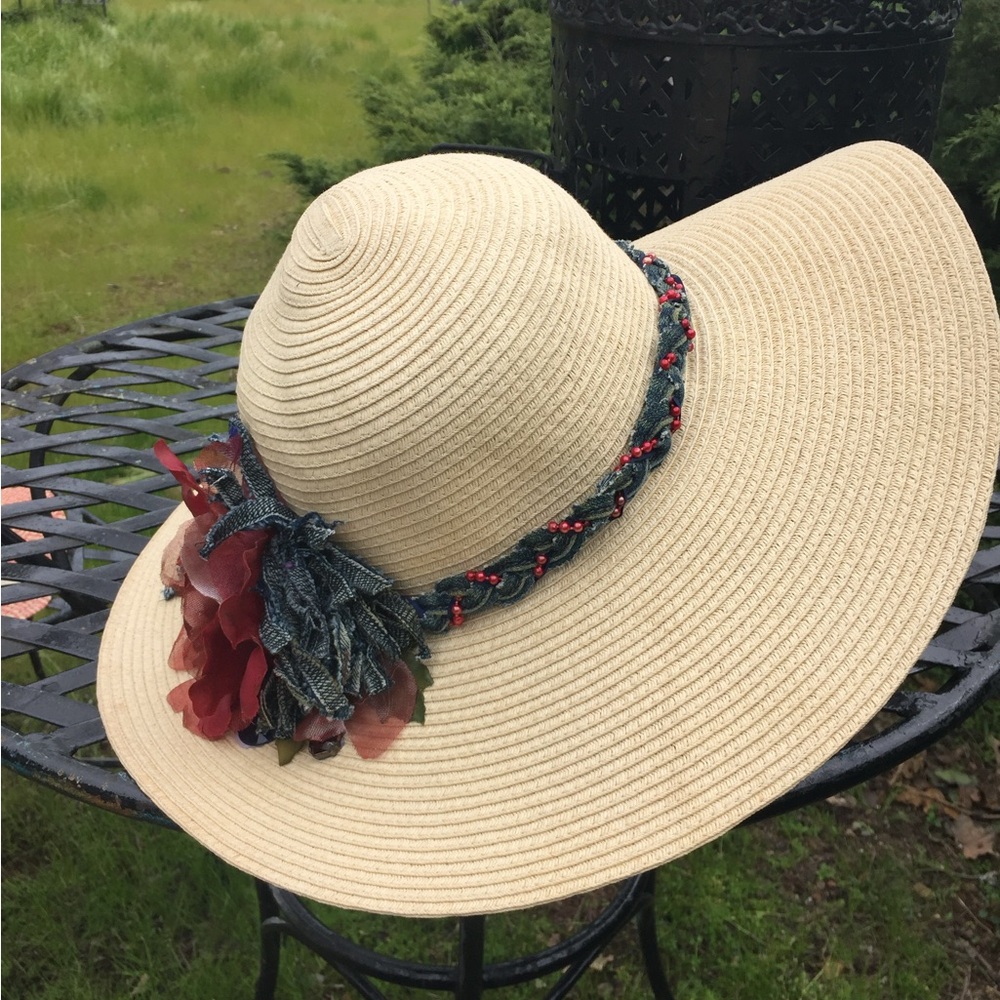 Artisan kreativekristen Upcycled cream wide brim straw hat Floral Accent - Picture 7 of 11